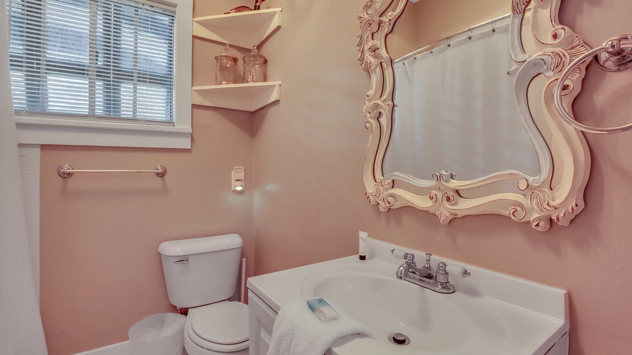 Photo of Bathroom in Beach Institute