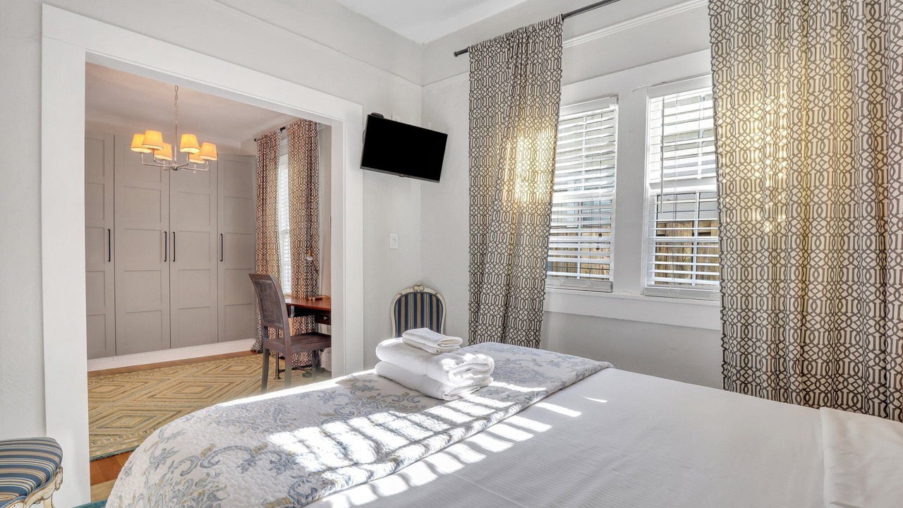 Photo of Bedroom in Beach Institute