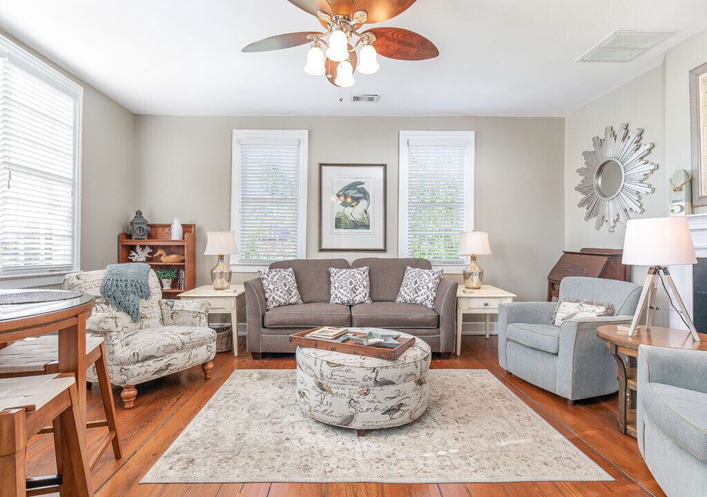 Photo of Livingroom in Historic District - North