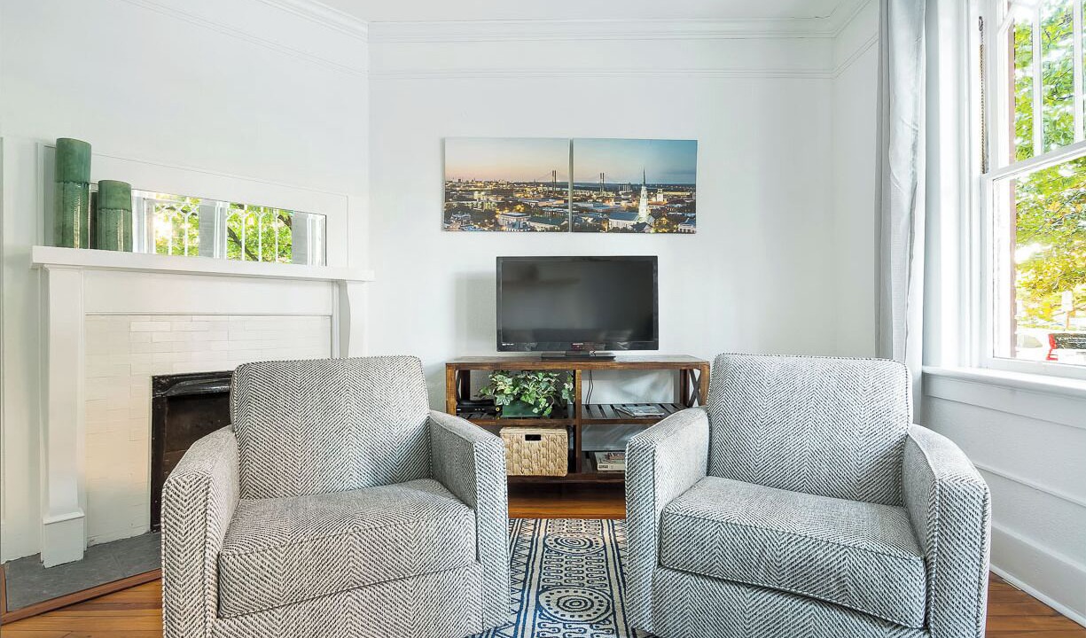 Photo of Livingroom in Historic District - North