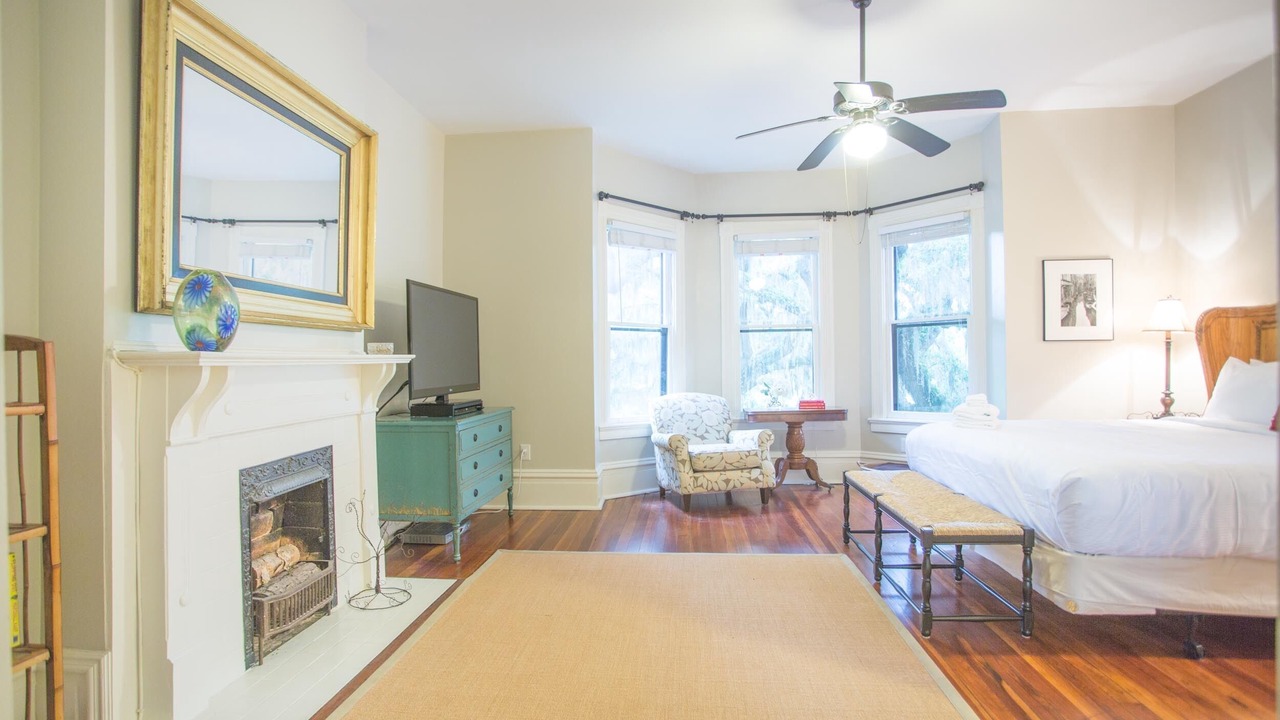 Photo of Livingroom in Savannah Victorian District