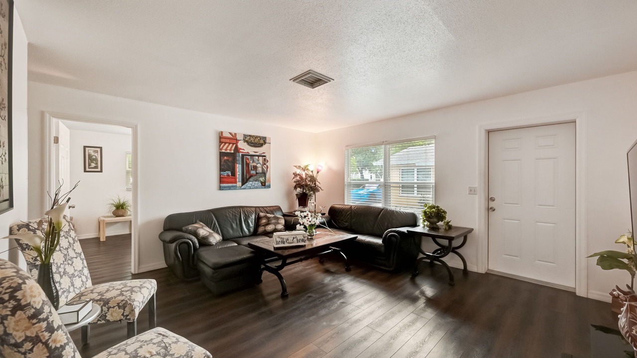 Photo of Livingroom in Laurel Park