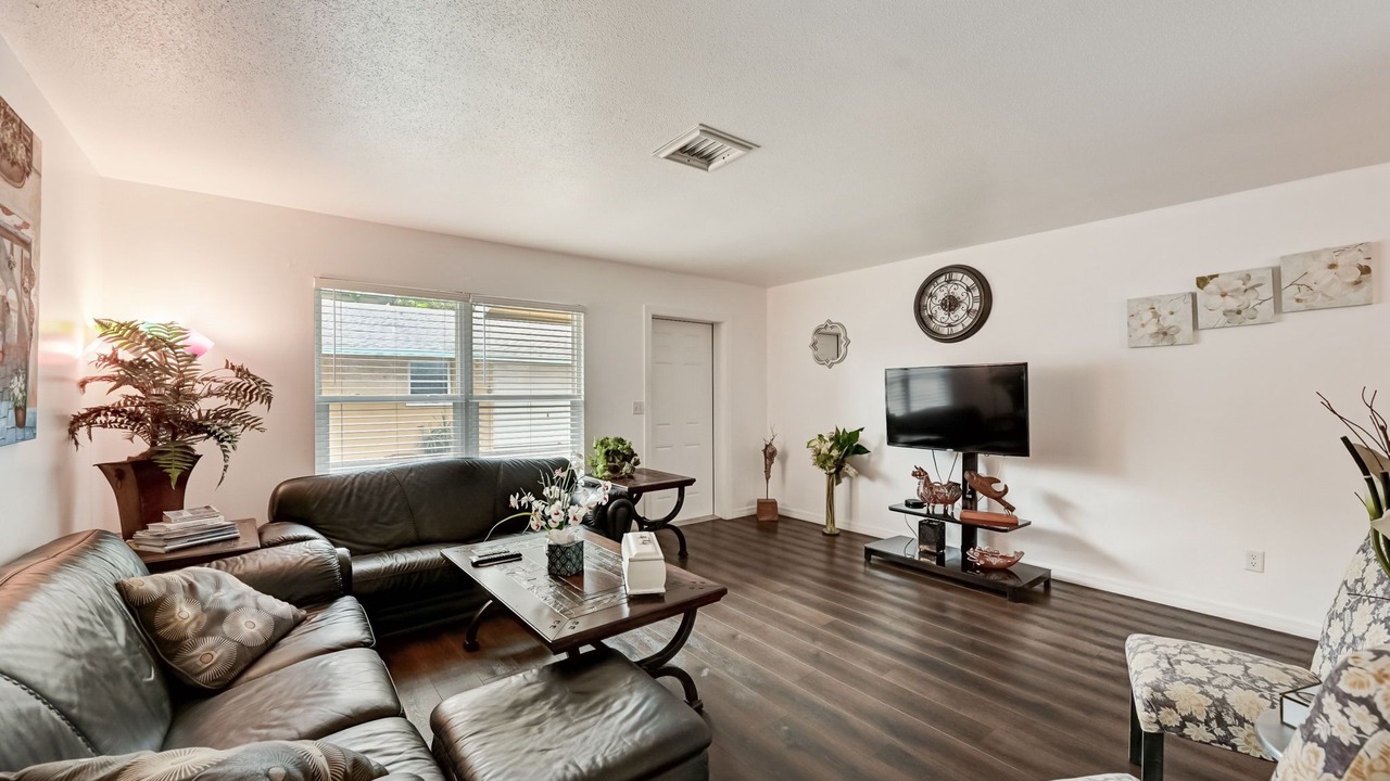 Photo of Livingroom in Laurel Park