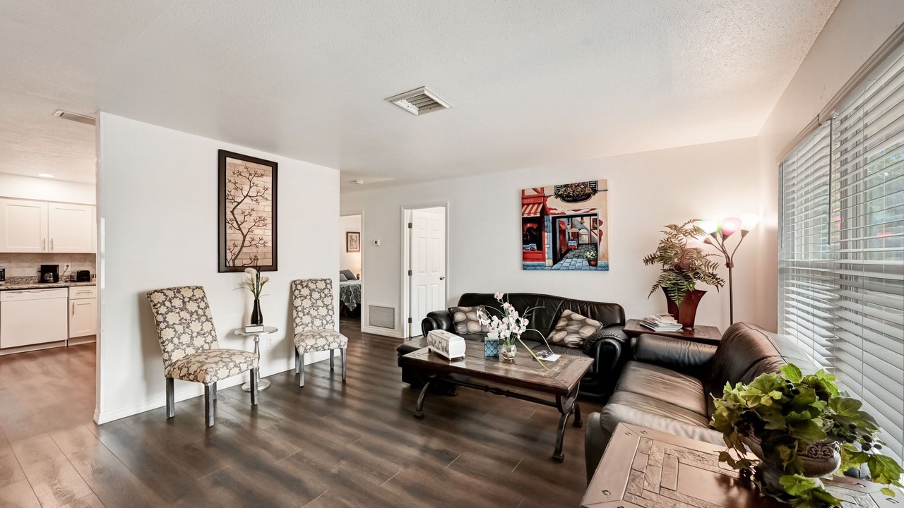 Photo of Livingroom in Laurel Park