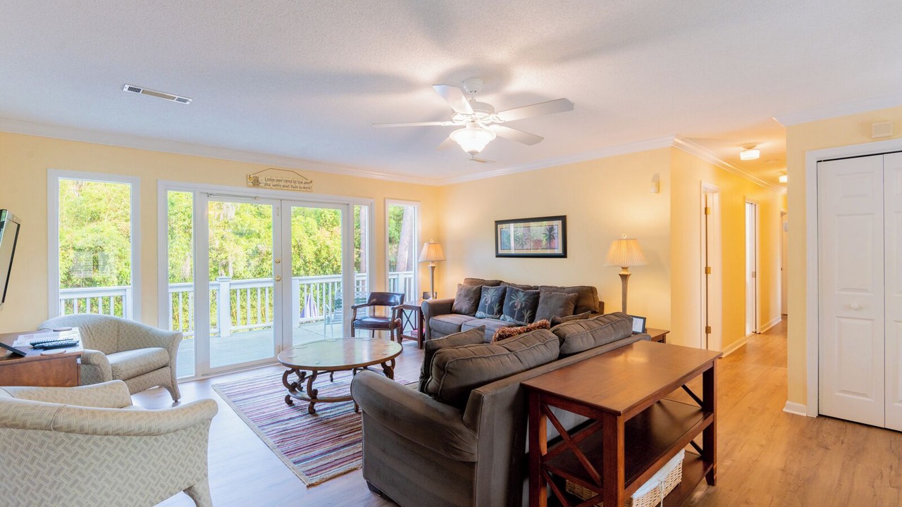 Photo of Livingroom in North Forest Beach