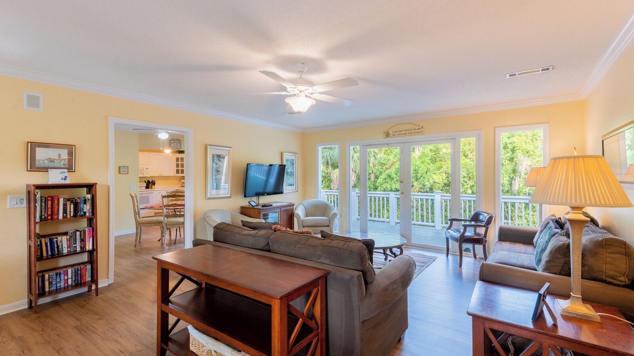 Photo of Livingroom in North Forest Beach