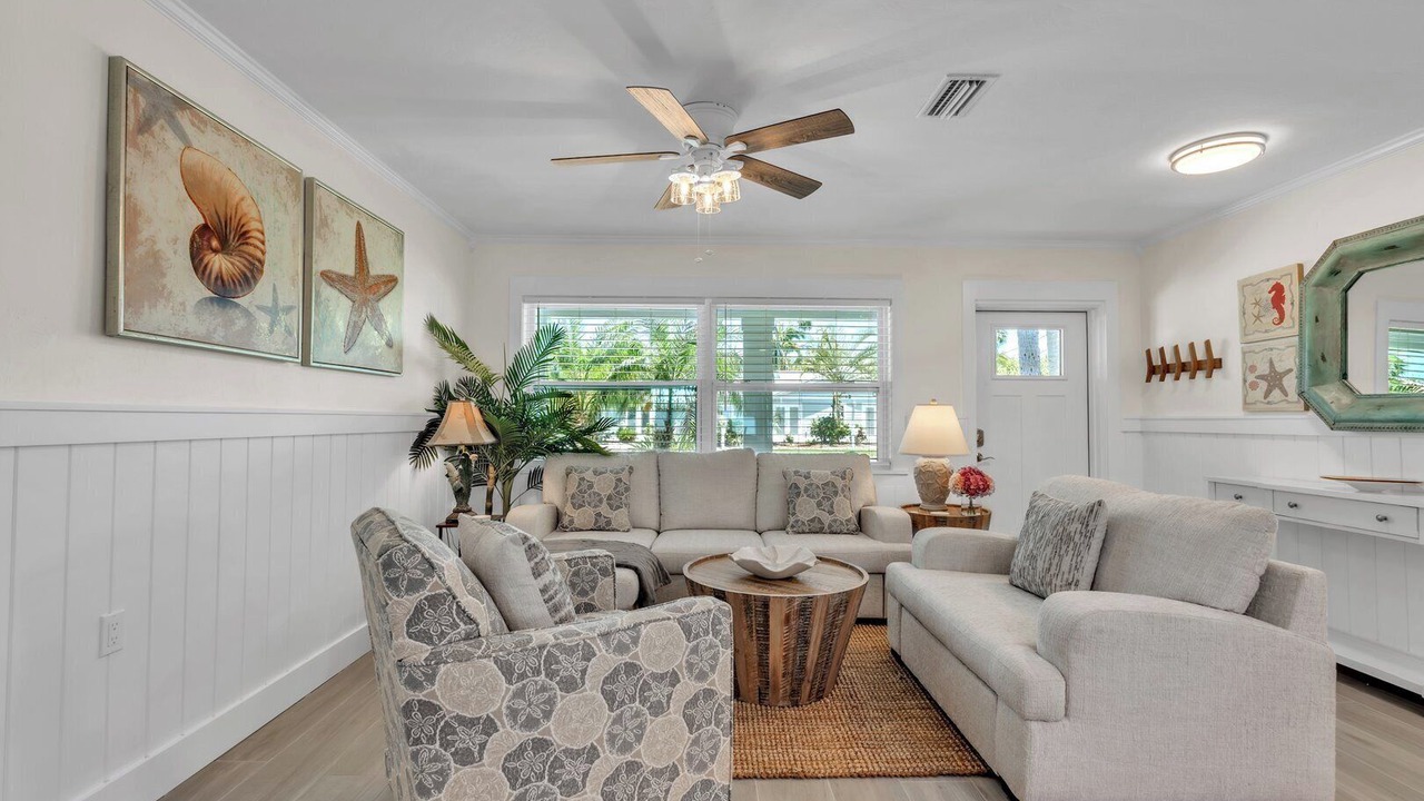 Photo of Livingroom in Holmes Beach