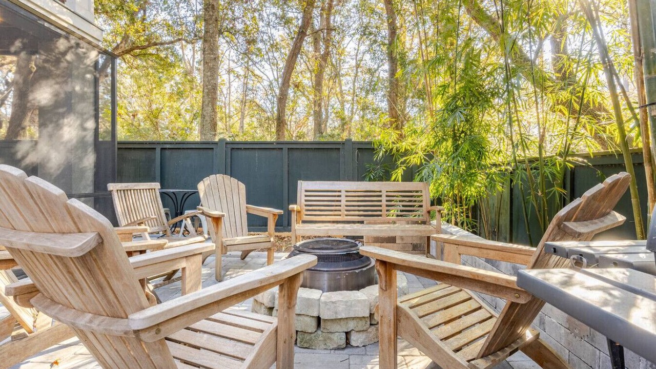 Photo of Patio Balcony in Folly Field