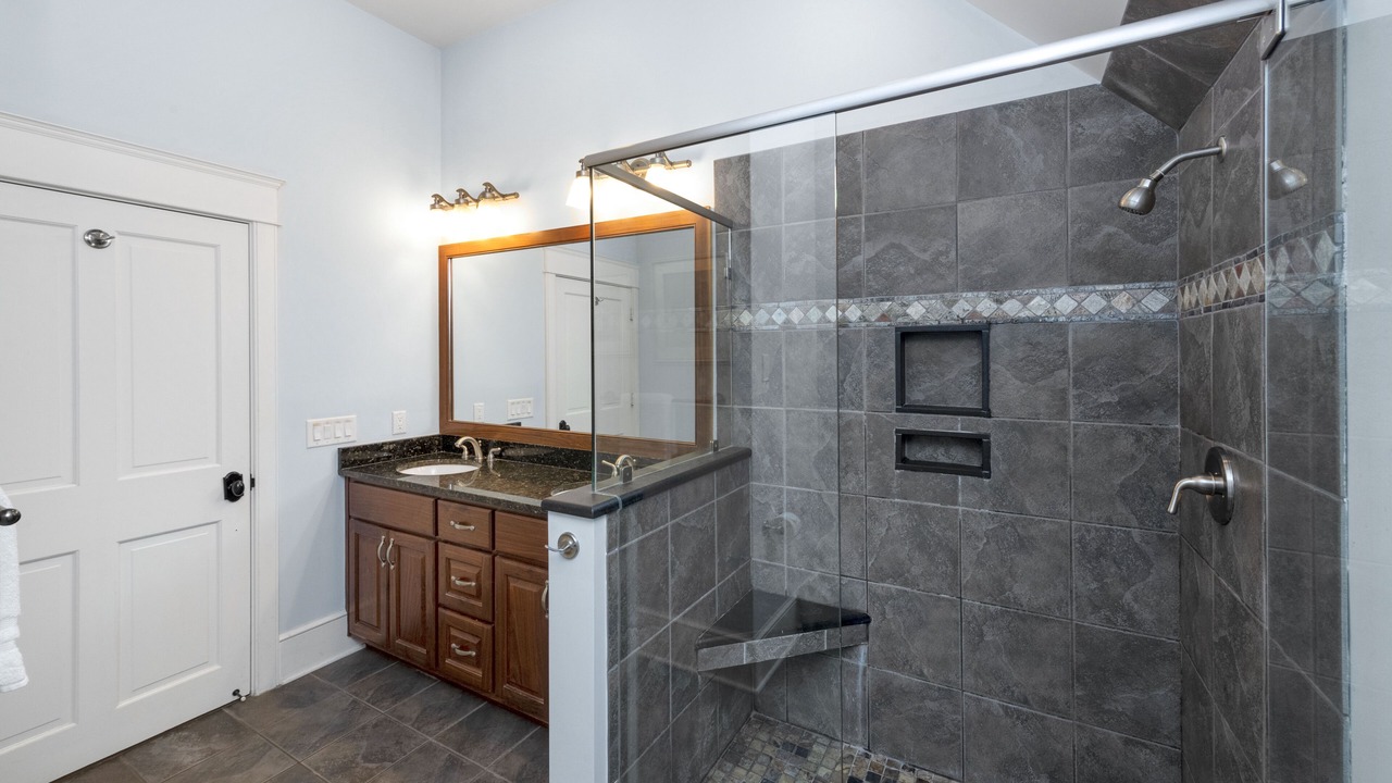 Photo of Bathroom in Vanderhorst Plantation