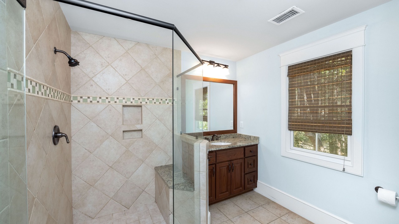 Photo of Bathroom in Vanderhorst Plantation