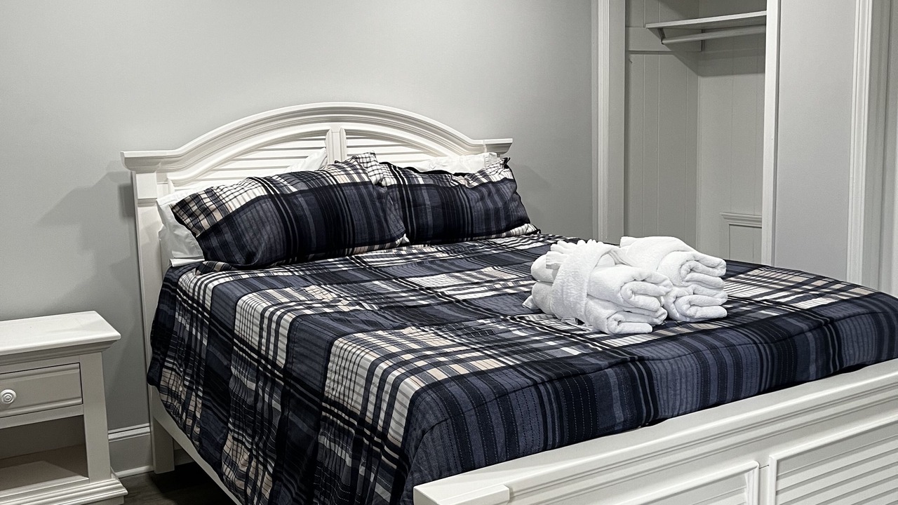 Photo of Bedroom in Folly Field