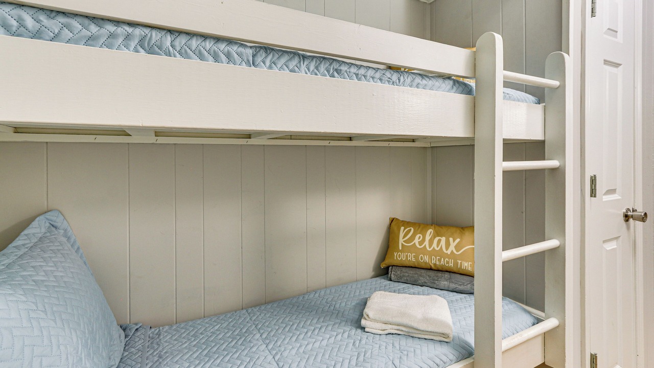 Photo of Bedroom in Folly Field