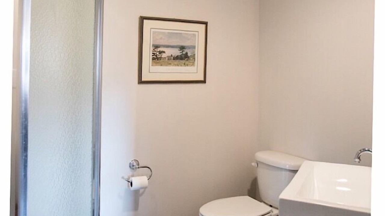 Photo of Bathroom in Normandy Shores