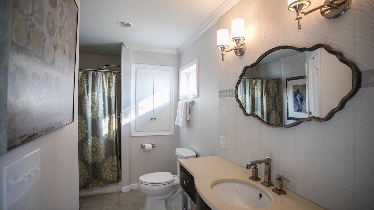 Photo of Bathroom in Normandy Shores