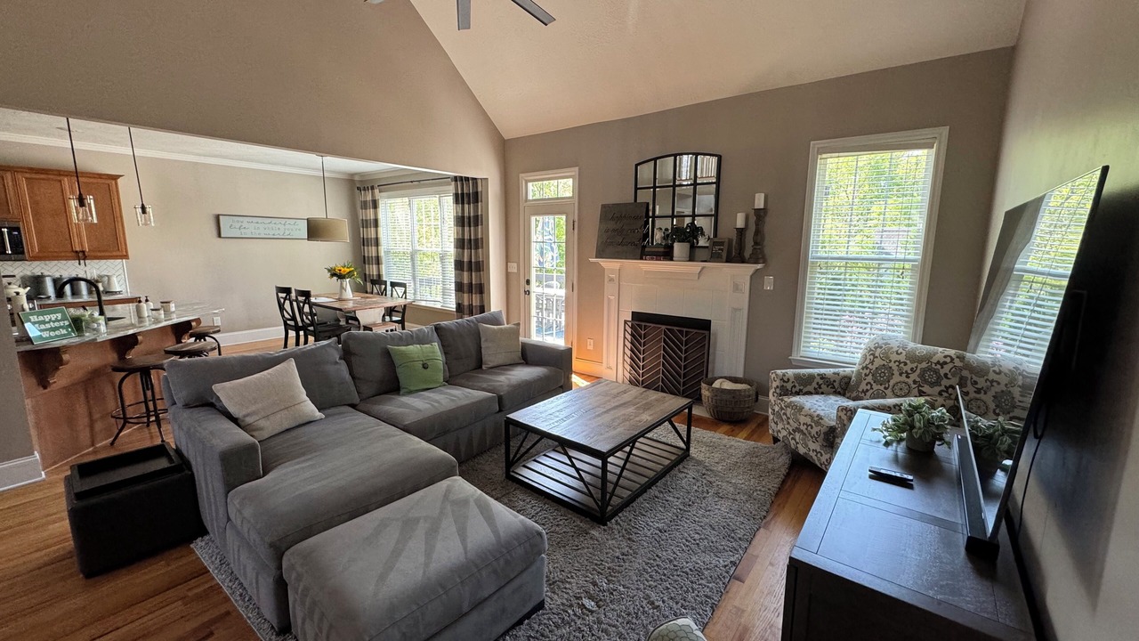 Photo of Livingroom in Evans