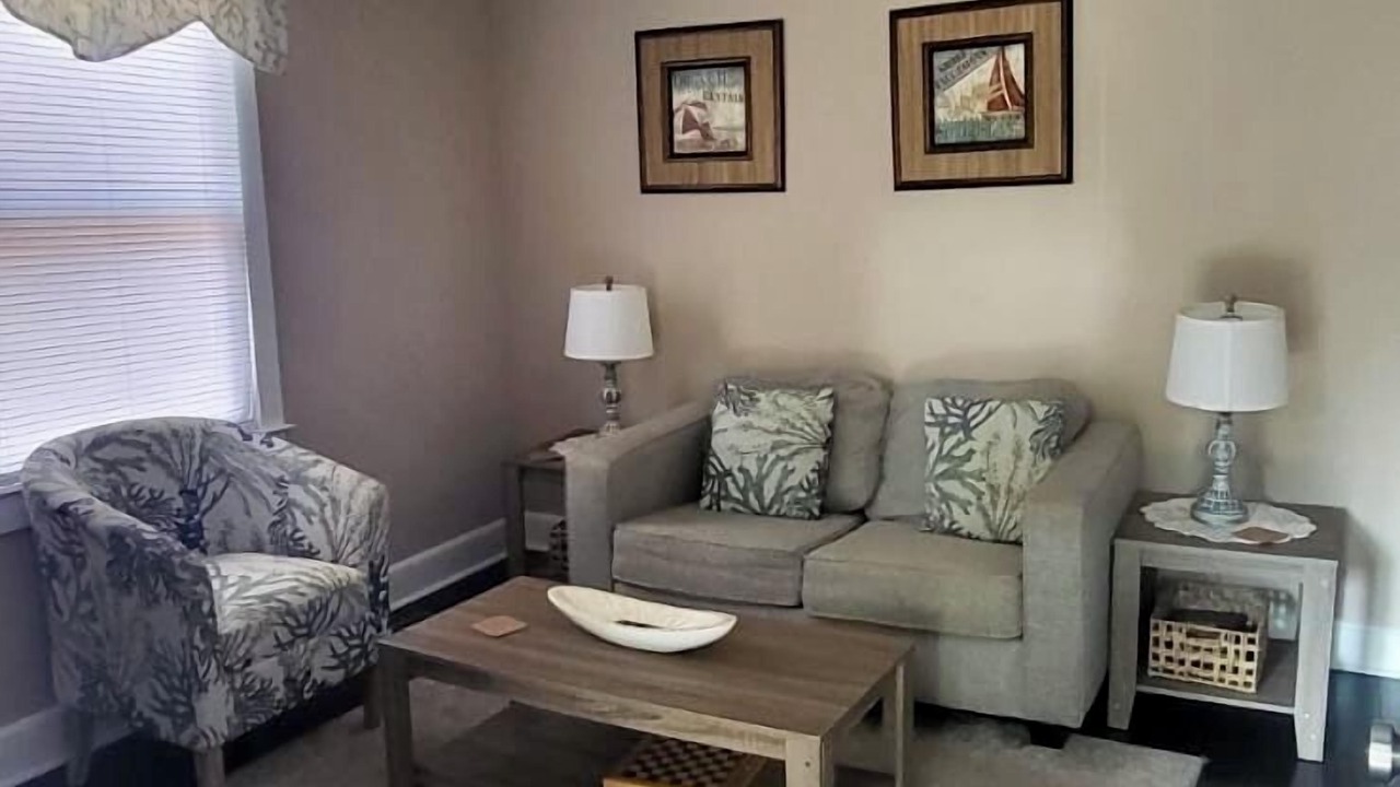 Photo of Livingroom in Historic District