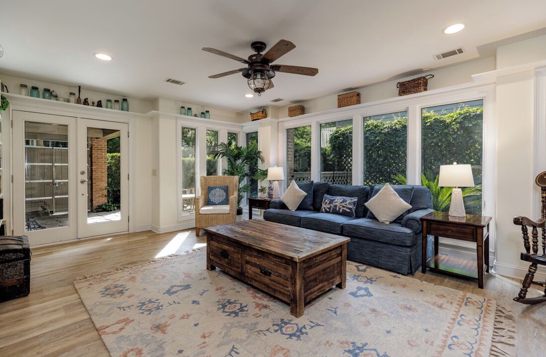 Photo of Livingroom in North Forest Beach