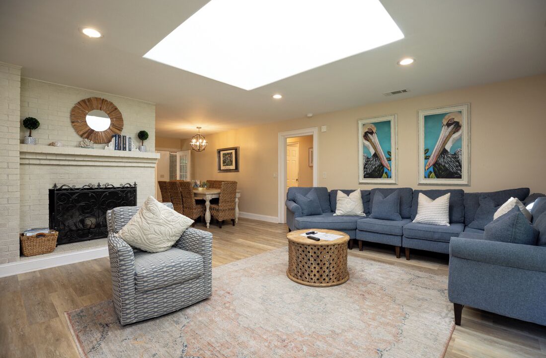 Photo of Livingroom in North Forest Beach