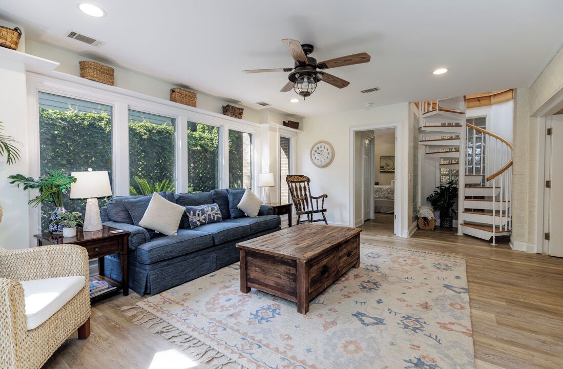 Photo of Livingroom in North Forest Beach