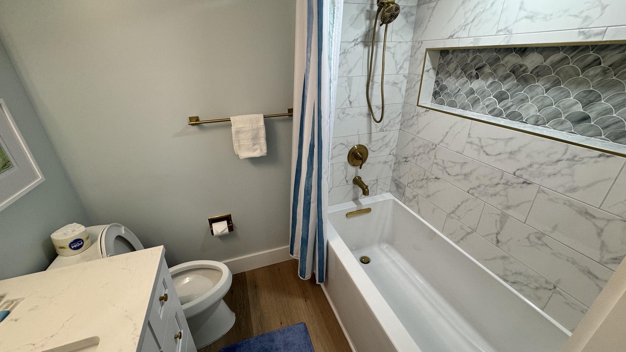 Photo of Bathroom in Night Heron