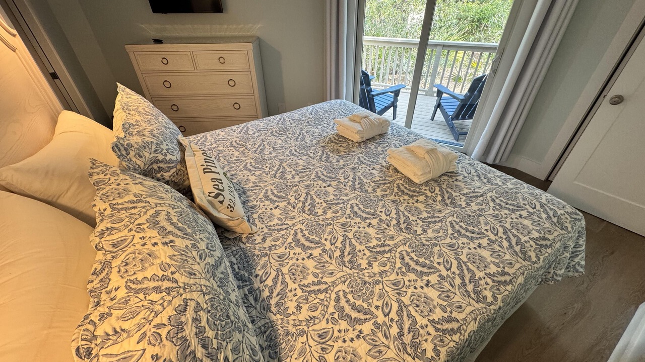 Photo of Bedroom in Night Heron