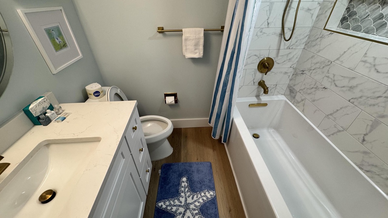 Photo of Bathroom in Night Heron