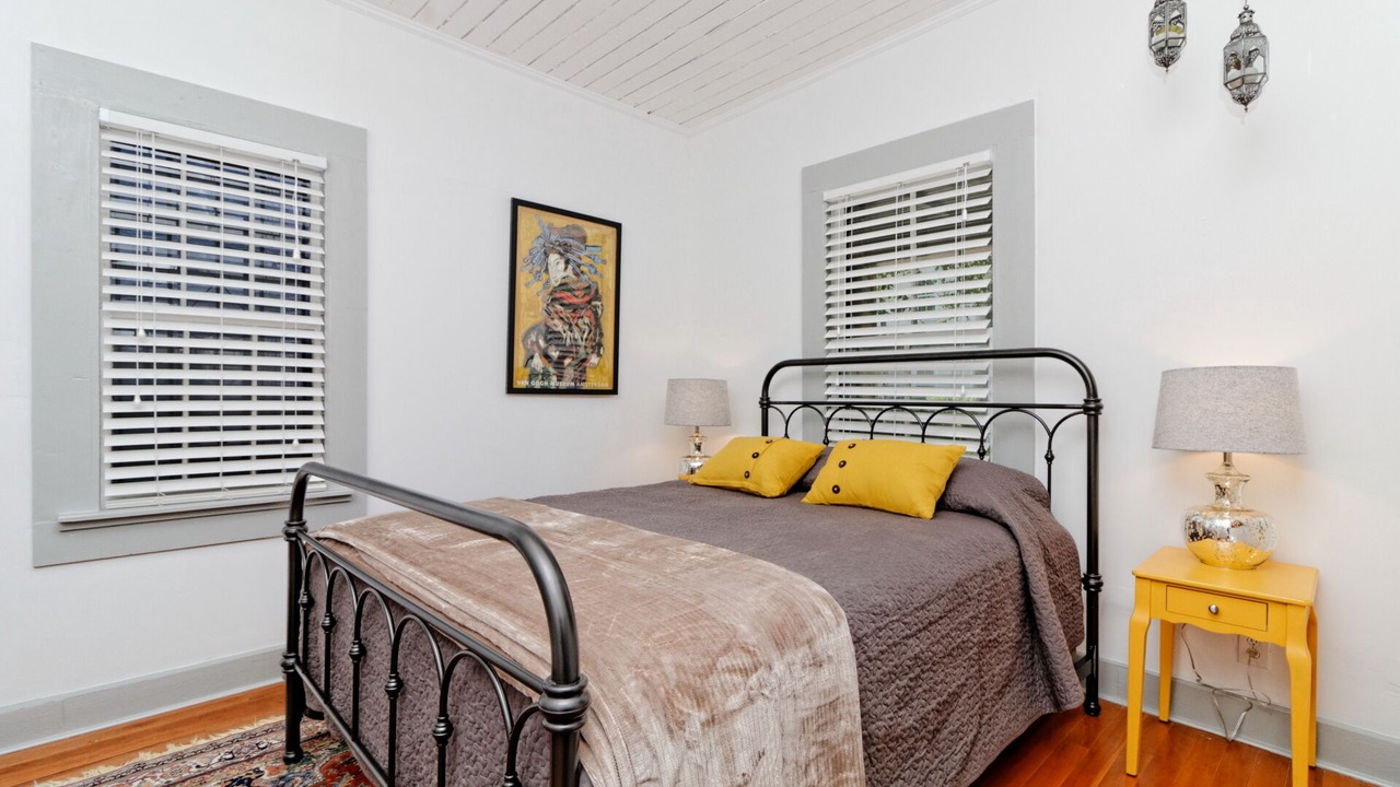 Photo of Bedroom in Beach Institute