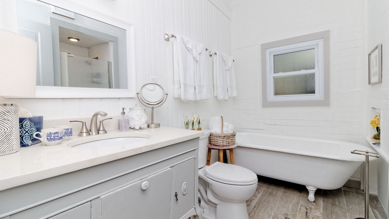 Photo of Bathroom in Beach Institute
