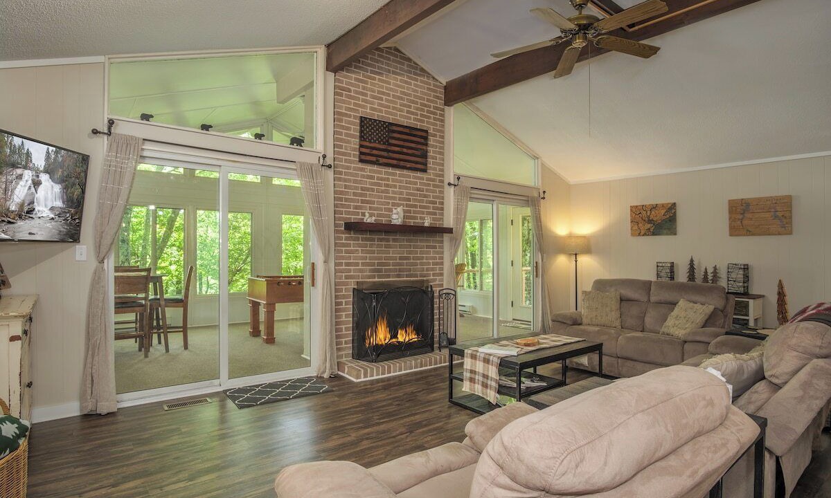 Photo of Livingroom in Brevard