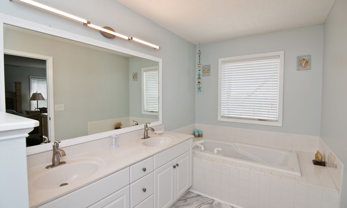 Photo of Bathroom in Emerald Isle