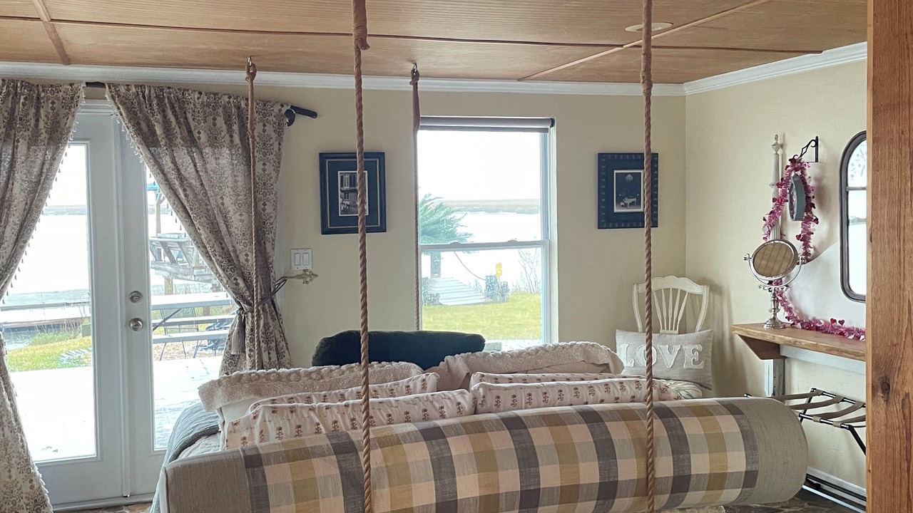 Photo of Bedroom in Midway