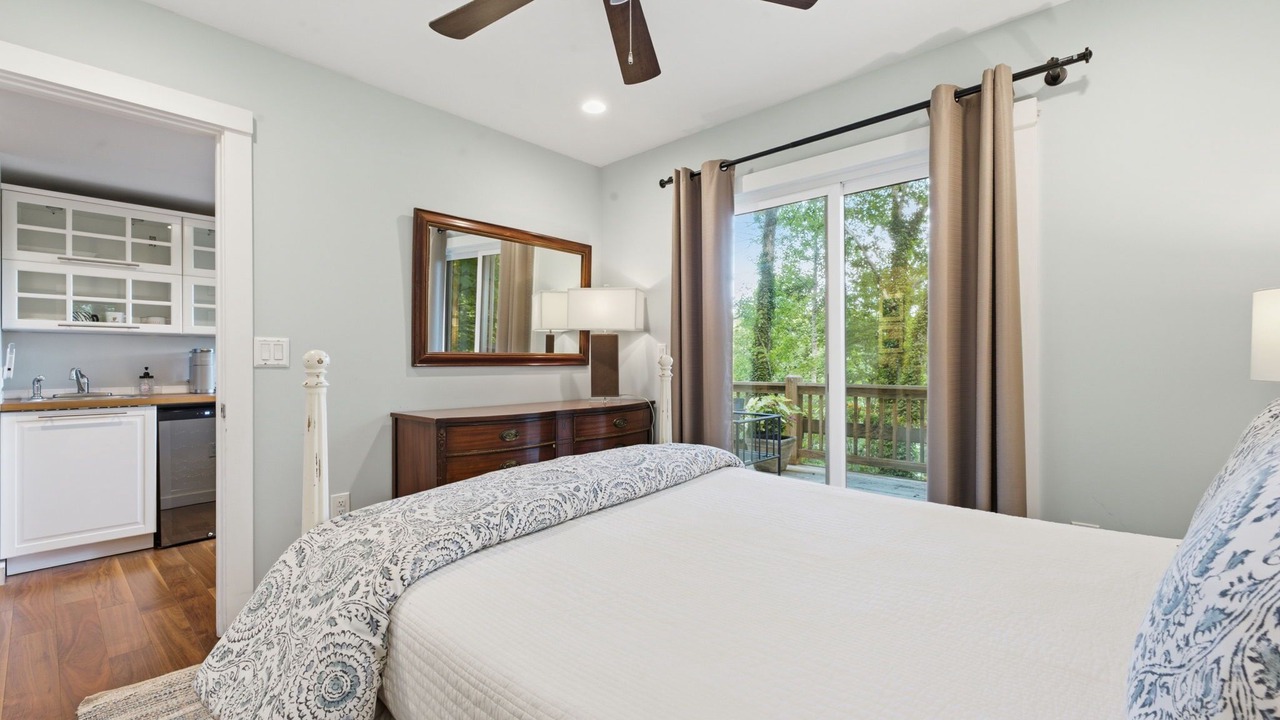 Photo of Bedroom in Mirror Lake