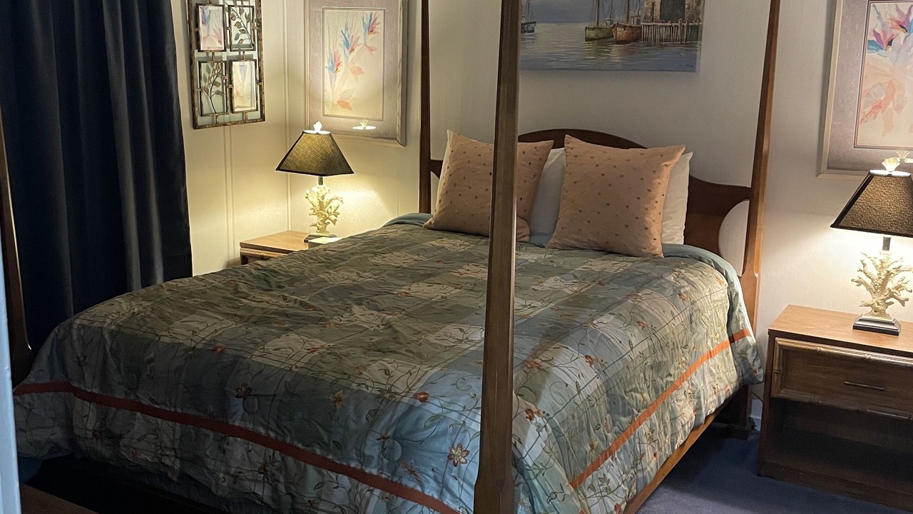 Photo of Bedroom in Folly Field