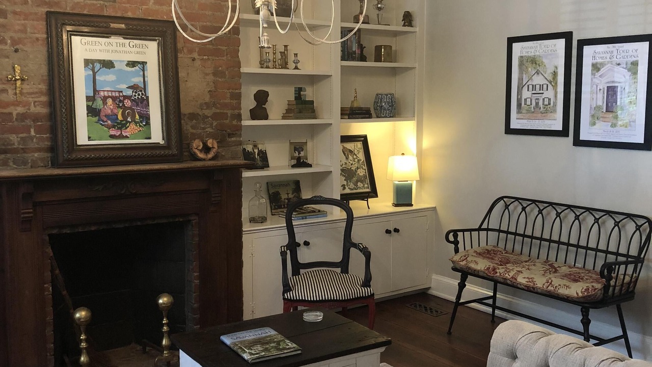 Photo of Livingroom in Historic District - North
