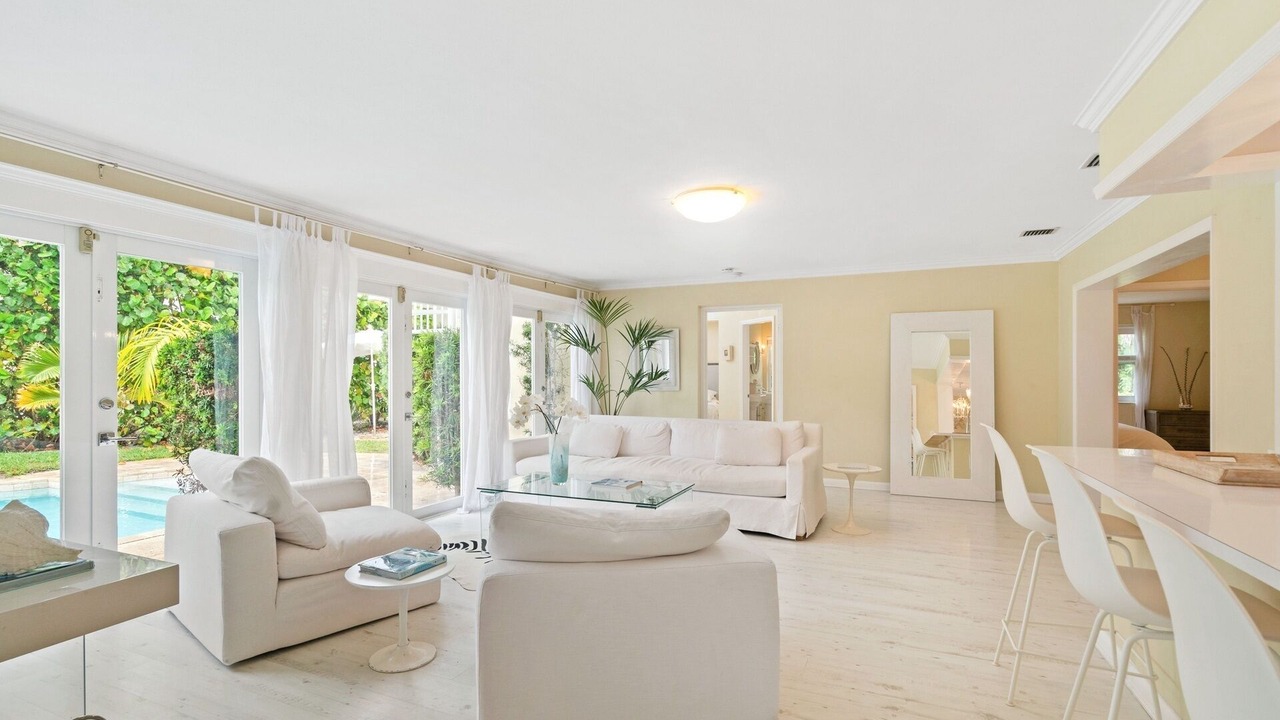 Photo of Livingroom in Indian River Shores