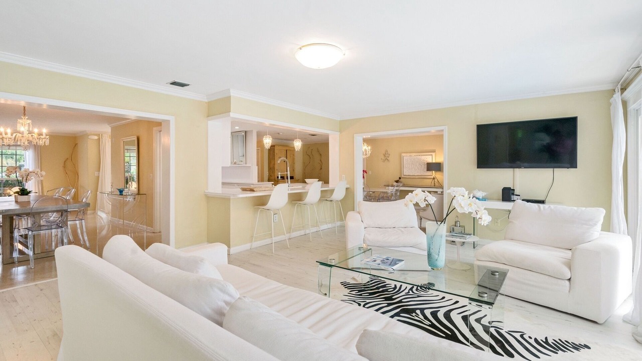 Photo of Livingroom in Indian River Shores