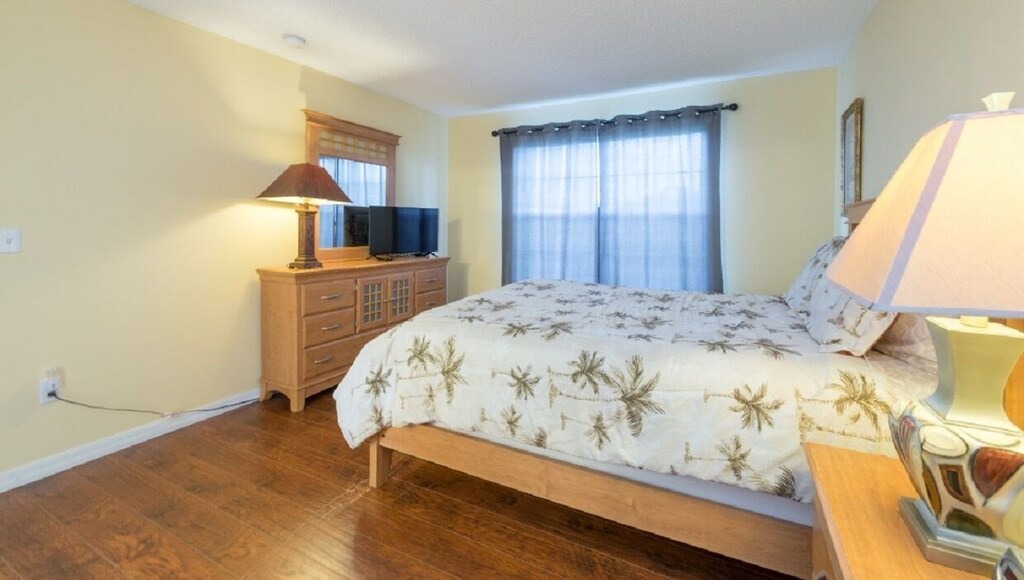 Photo of Bedroom in Seasons