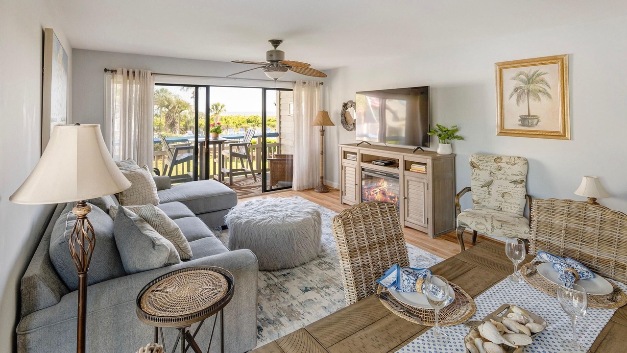 Photo of Livingroom in Oceanmarsh Subdivision