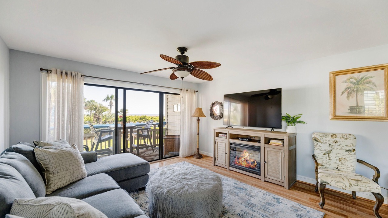 Photo of Livingroom in Oceanmarsh Subdivision