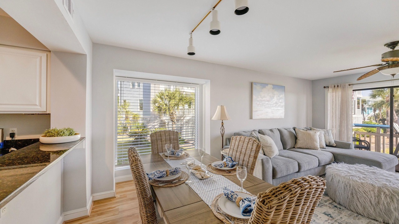 Photo of Livingroom in Oceanmarsh Subdivision