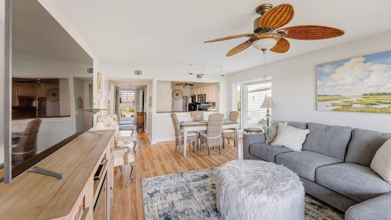 Photo of Livingroom in Oceanmarsh Subdivision