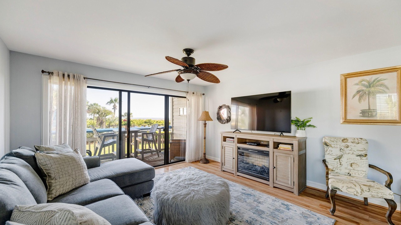 Photo of Livingroom in Oceanmarsh Subdivision