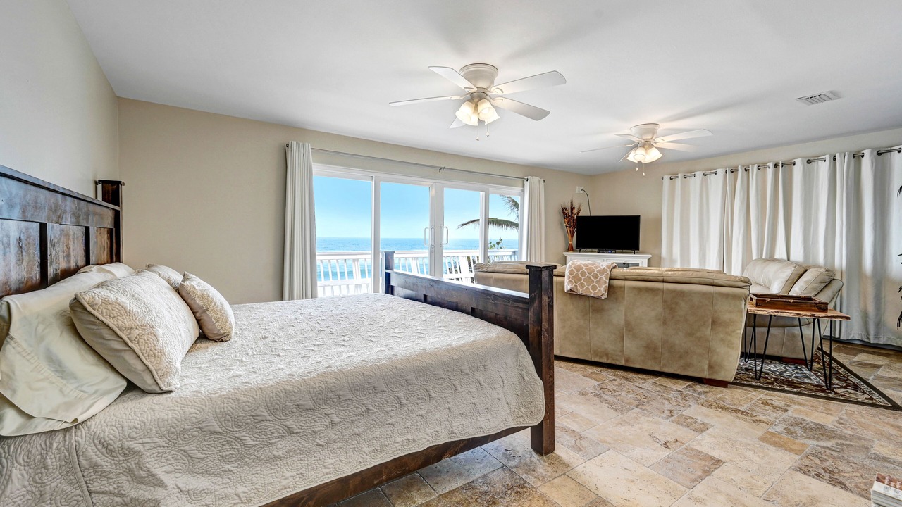 Photo of Bedroom in Floridana Beach