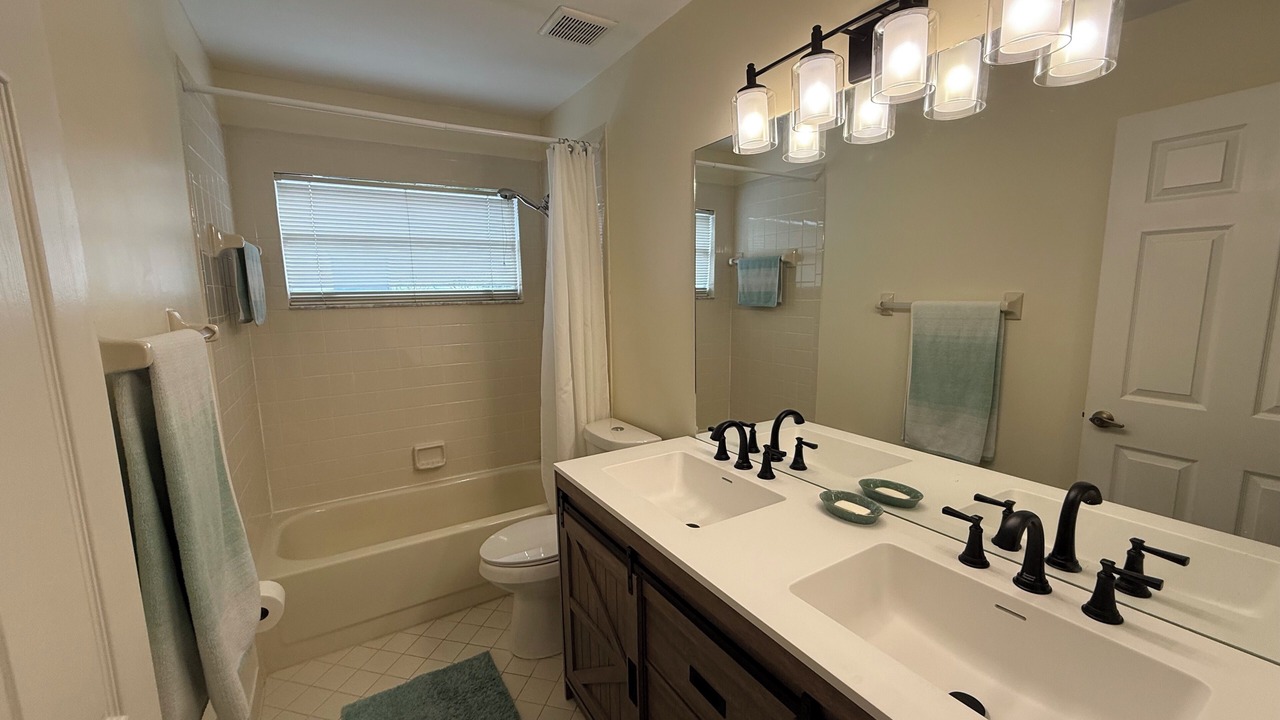 Photo of Bathroom in Crown Pointe