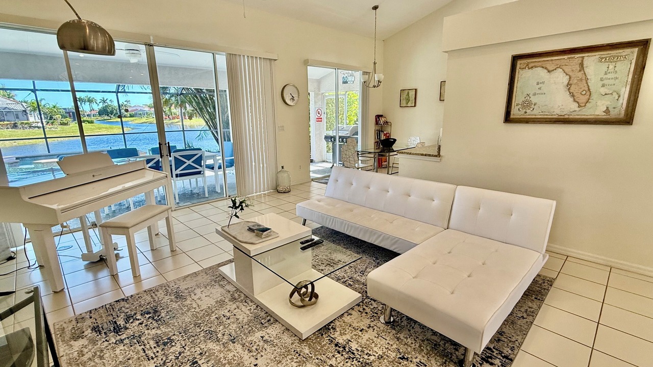 Photo of Livingroom in Crown Pointe
