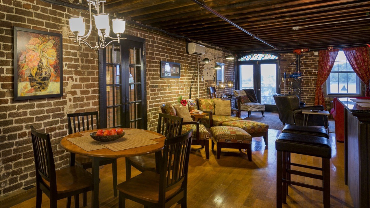 Photo of Bedroom in Historic District - North