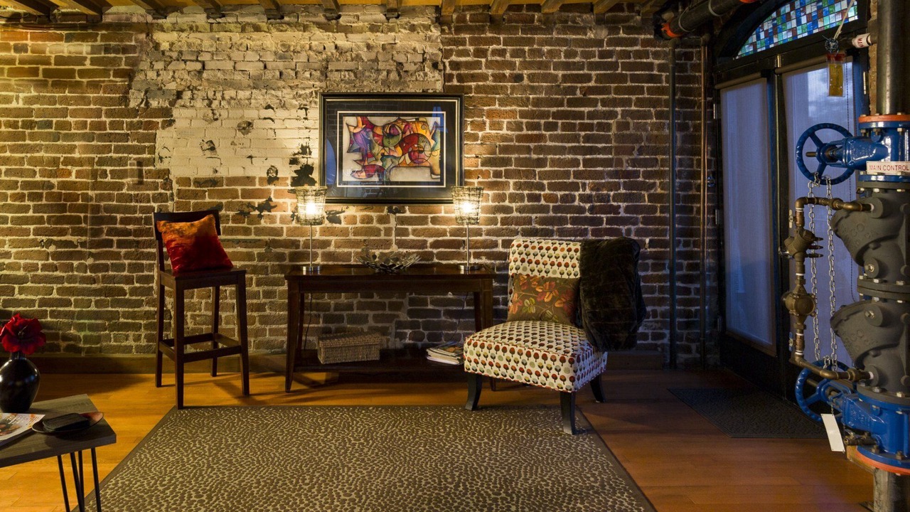 Photo of Bedroom in Historic District - North