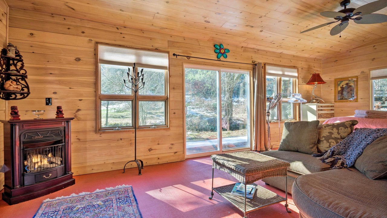 Photo of Livingroom in Cullowhee