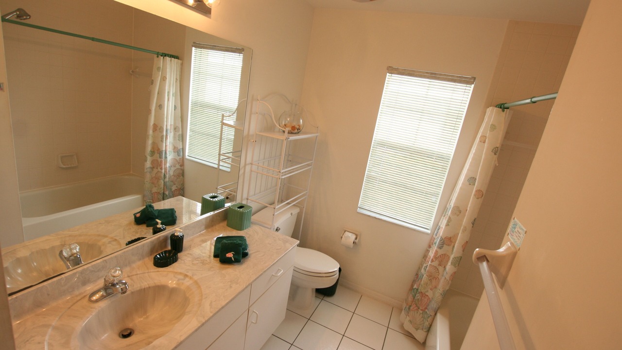 Photo of Bathroom in Crown Pointe