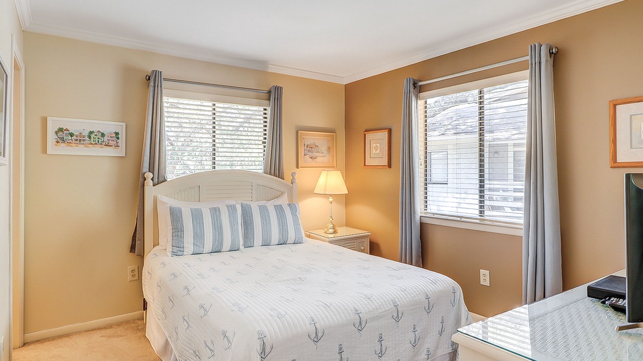 Photo of Bedroom in Folly Field